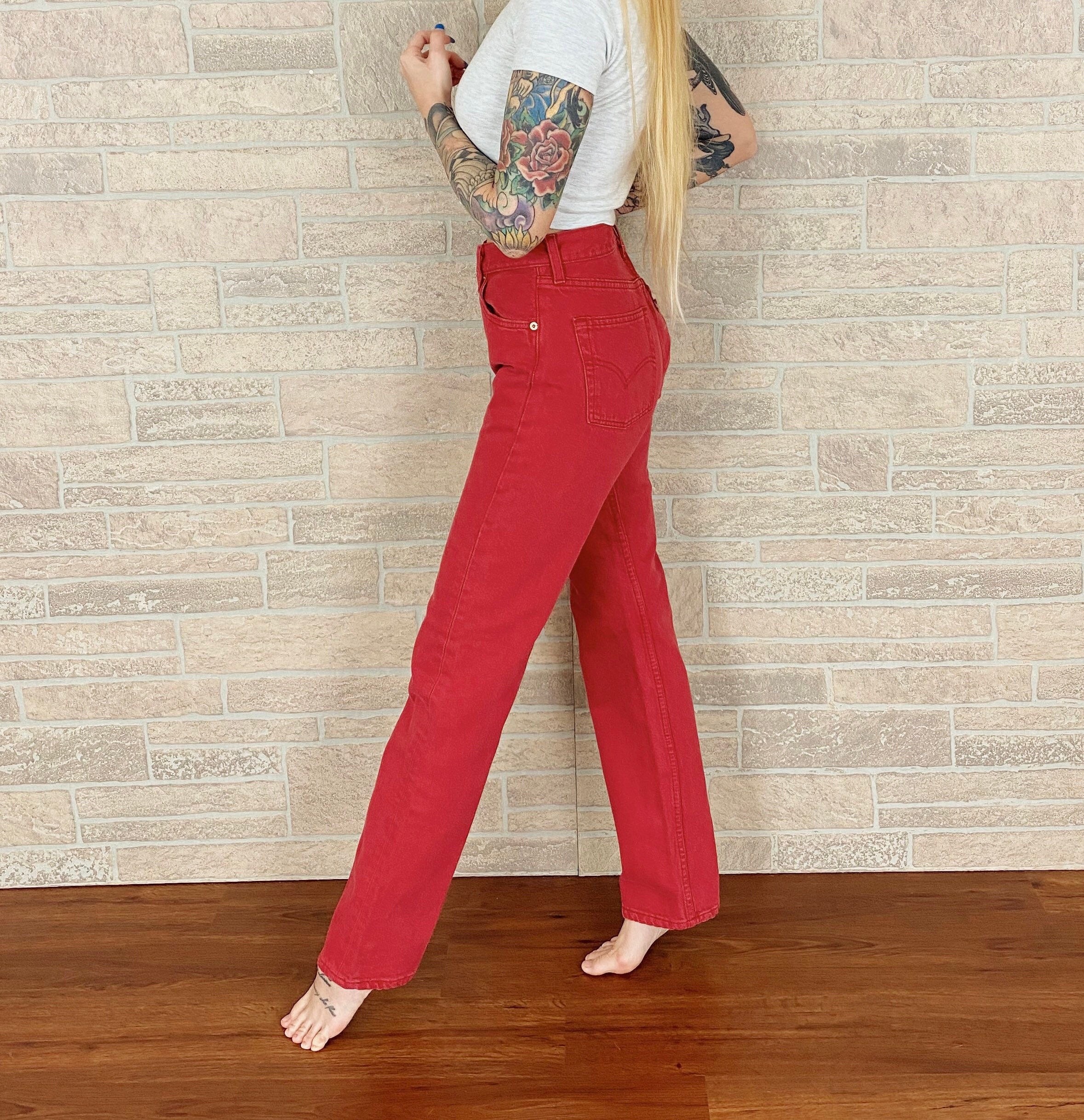 red levis pants