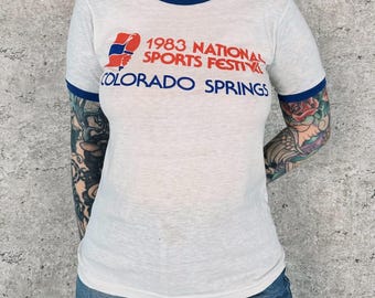 Camiseta de manga corta vintage del Festival Nacional de Deportes de 1983, suave y delgada como el papel.