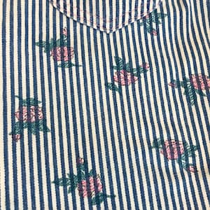Vintage Lee Pinstriped Rose Print Slim Bermuda Jean Shorts / Size 24 image 6
