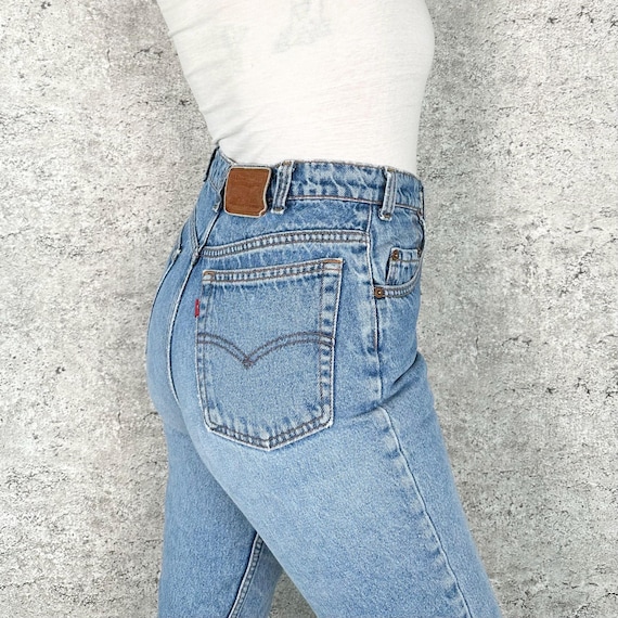Levi's Vintage High Rise 80's Jeans / Size 28