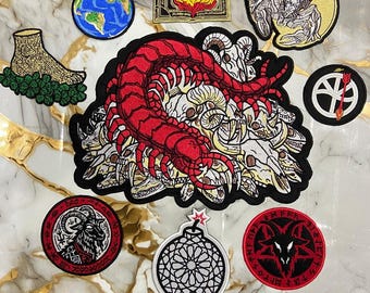 Zestaw naszywek Jumbo z motywem Carla Centripede z Dungeon Crawler | Fan Art z Scavenger's Daughter (9 naszywek)