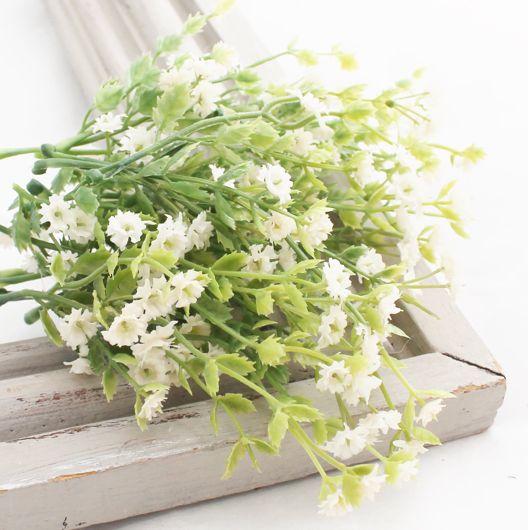 18pcs Babys Breath Eucalyptus Leaves Bouquet Gypsophila Artificial Flowers  and Faux Greenery for Home Decor