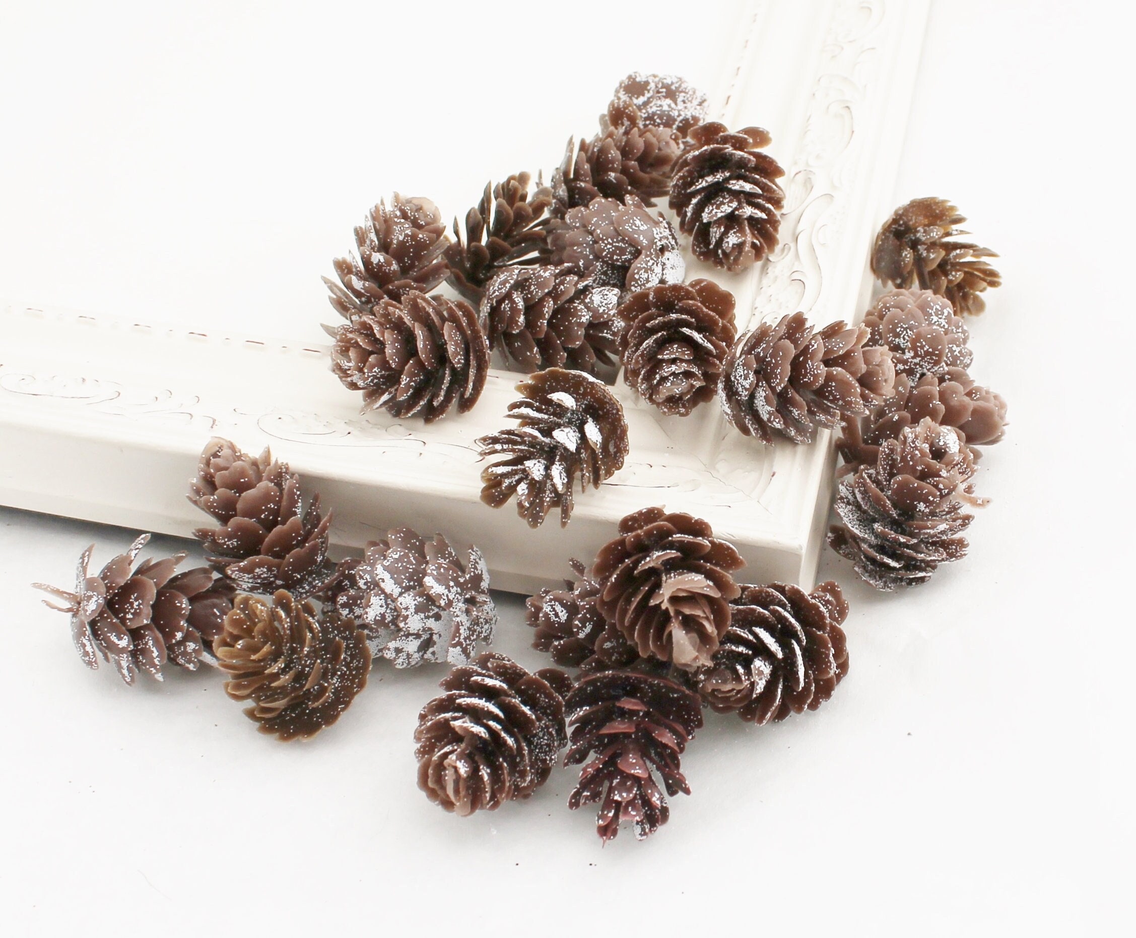 Snowy Artificial Pine Cone Garland with Red Berries Christmas Decor