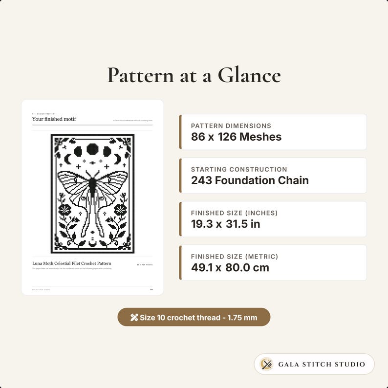 Op de afbeelding: Een digitaal document getiteld Pattern at a Glance met een zwart-wit Luna-mot haakpatroon. Het toont afmetingen van 86 bij 126 mazen, een basisketting van 243 steken en een uiteindelijke afmeting van 49,1 bij 80,0 cm.