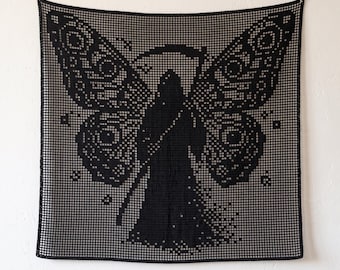 Wzór na szydełkową ćmę Grim Reaper Moth Filet, wzór koronki do gotyckich dekoracji ściennych w formacie PDF
