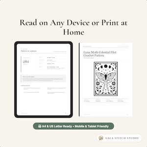 Op de afbeelding: Een digitaal Luna Moth Celestial filet haakpatroon weergegeven op een tablet en een geprinte pagina. Het document bevat een overzicht, technische specificaties en een grafische illustratie van een mot met hemelse motieven. Tekst: Read on Any Device or Print at Home, A4 & US Letter Ready &bull; Mobile & Tablet Friendly, Gala Stitch Studio.