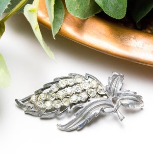 Vintage rhinestone leaf brooch | Retro art deco antique pin | Whimsical unique classic jewelry | Nature lover pin | Silver costume jewelry |