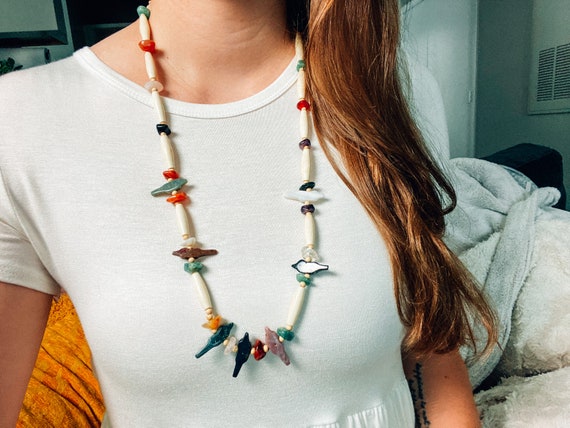 Carved bone and multicolor bird beaded necklace |… - image 2