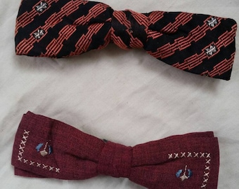 Dos corbatas de arco vintage, corbatas de arco granate, pajarita rosa, pajarita real, pajarita de Ormond, pajarita brummel
