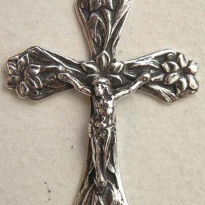 Crucifix with Garden Lilies Catholic Rosary Gift Set