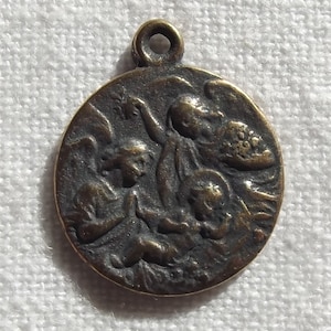Bronzen kerststal Christuskind baby Jezus-medaille met engelen VP721