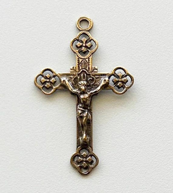 繊細なフランス製彫刻入り十字架カトリックロザリオネックレス