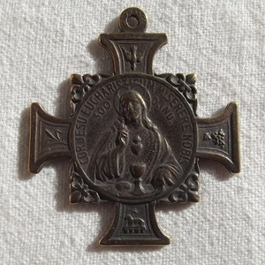 Brązowy medalik eucharystyczny Najświętszego Serca Jezusa z aniołami