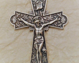 Colar com Rosário e Crucifixo de Muitas Flores - Joia Católica