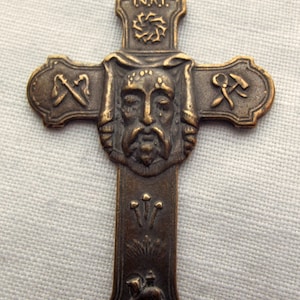 Croix en bronze de la Sainte-Face, Visage de Jésus VP477