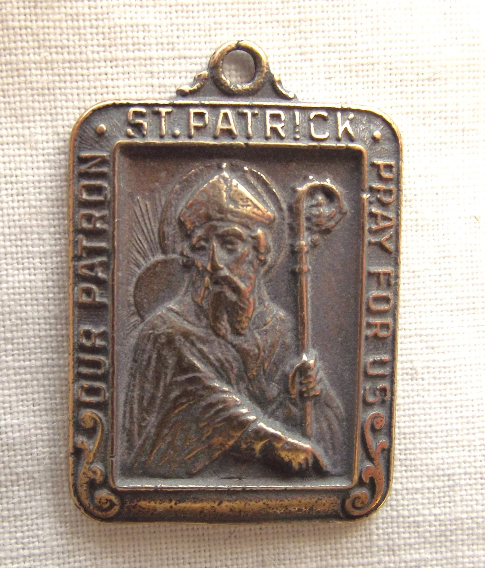 st patrick medal 2 day shipping