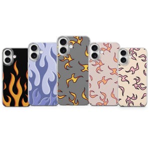 Könnte beinhalten: Fünf Smartphone-Hüllen in einer Reihe, jede mit einem eigenen Flammenmuster. Die Designs umfassen eine schwarze Hülle mit orangefarbenen Flammen, eine hellblaue mit blauen Flammen, eine graue mit gelben Flammen und zwei beige mit rosafarbenen Flammen.