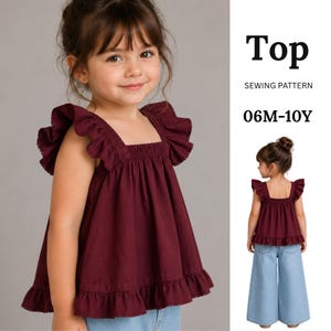 Op de afbeelding: Een donkerbordeaux mouwloze top met ruches op de schouderbandjes en een ruche aan de zoom. De tekst Top SEWING PATTERN 06M-10Y is rechts zichtbaar. Het kledingstuk heeft een vierkante halslijn en een geplooid lijfje.