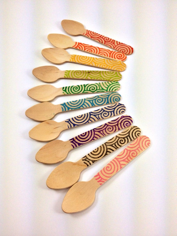 25 Swirled Circle SMALL Wooden Ice Cream/ Cupcake Spoons,Custom Colors Available, wooden utensils, cutlery, silverware, kid's party, rainbow Il_570xn