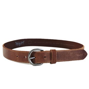 May include: A brown leather belt featuring a dark metal buckle and a single leather keeper. The interior of the belt displays the Levi's logo, which depicts two horses pulling a pair of jeans, along with the text Made in Mexico and size details.