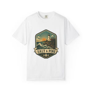 Camiseta Salt & Pine Retro Outdoor Badge / Camiseta de camping costero / Camiseta con estampado Comfort Colors / Regalo para excursionistas