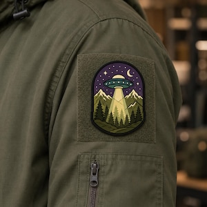 UFOエイリアン誘拐PVCパッチ、森林山宇宙船モラルパッチ、SFバックパックアップリケ