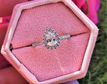 Diamond Engagement Ring, Solid 14K Gold, D/VS2 Lab Created Diamond, Pear Shaped Elegant Solitaire Ring with Pave Setting Side Stones