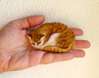 Cat Brooch Animal Pin Cat Pin Felted brooch Cat jewellery Gift brooch Sweet Cat Wool accessories Sleeping Cat Ginger cat Needle felted cat