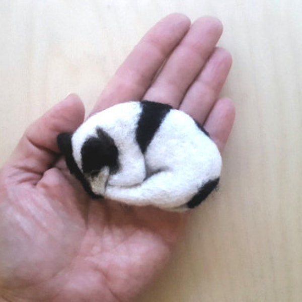 Dog Brooch Animal Pin Dog Pin Felted brooch Needle felted Dog jewellery Gift brooch Sweet Dog Wool accessories Sleeping Dog