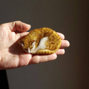 Cat Brooch Animal Pin Cat Pin Felted brooch Cat jewellery Gift brooch Sweet Cat Wool accessories Sleeping Cat Ginger cat Needle felted cat image 5