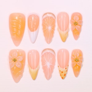 Sommer Floral Press-On Nägel, Mandel Nägel, FreeStyle, kundenspezifische handgemachte künstliche Nägel Kunst, 3D Blumen Nais für Urlaub, Ferien, Geburtstag, Y2K Nagel