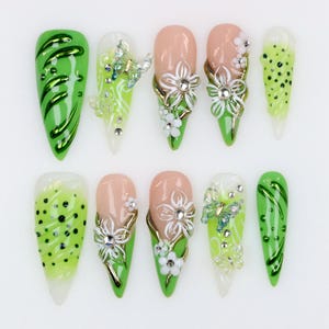 Presse aiguille 3D fleurs vertes sur les ongles : astuce française inspirée de la nature