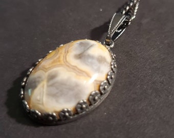 Lace Agate Cab in Pretty Floral Silver Mounting