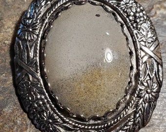 Wunderschöner Edelstein in Silberfassung, transformierender Anhänger an Broschenfassung mit fokalen Edelstein