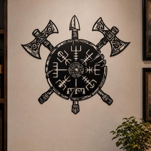 Metallväggskylt med korsade yxor och svärd, vikingasköld i metallväggkonst, väggdekor i metallstuga, metallplakett med nordisk runa, present till honom