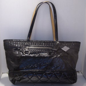 Cartera Coach Vintage de piel de charol negra con dos asas y cierre de cremallera superior, diseño acolchado en la parte superior e inferior, cartera de diseñador coleccionable, regalo