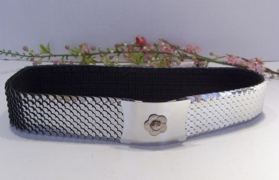 Vintage Silver Fishscale Women\'s Belt With Floral Buckle And Detailing Vintage Silver Fish Scale Ladies Belt With Silver Metal  main image 3