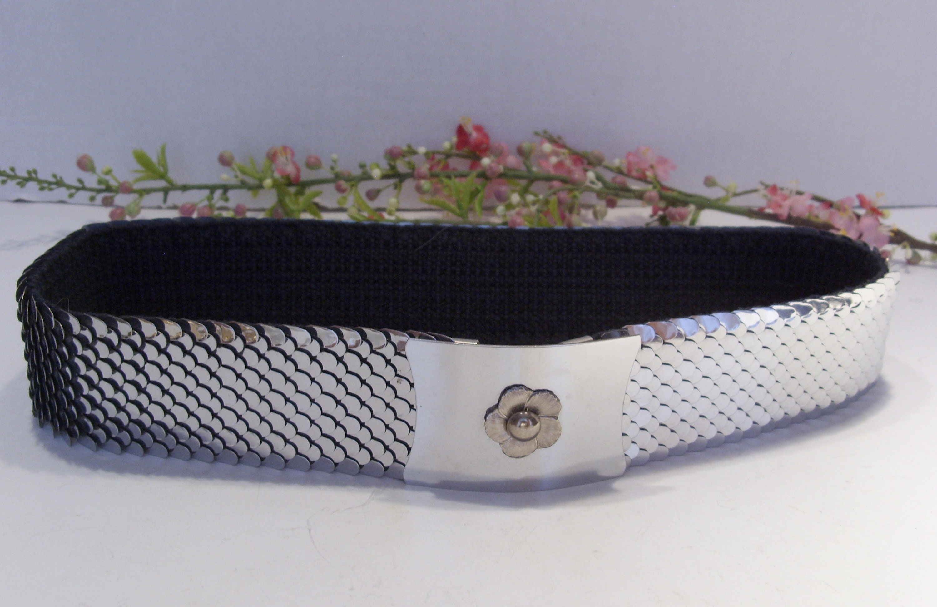 Vintage stretch silver fish scale belt VINTAGE WOMENS STRETCH FISH SCALE BELT, ART | Mercari main image 4