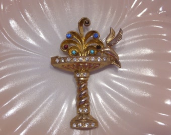 Mid Century Rhinestone Birdbath Brooch: Gold Tone Costume Jewelry