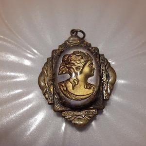 Antique Victorian Cameo Locket Pendant: Gold Tone, Under Glass