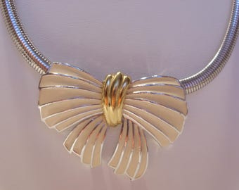 Trifari Vintage White Enamel Bow Choker Necklace