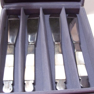 Vintage Towle Mother of Pearl Handled Knife Spreaders - Set of 4