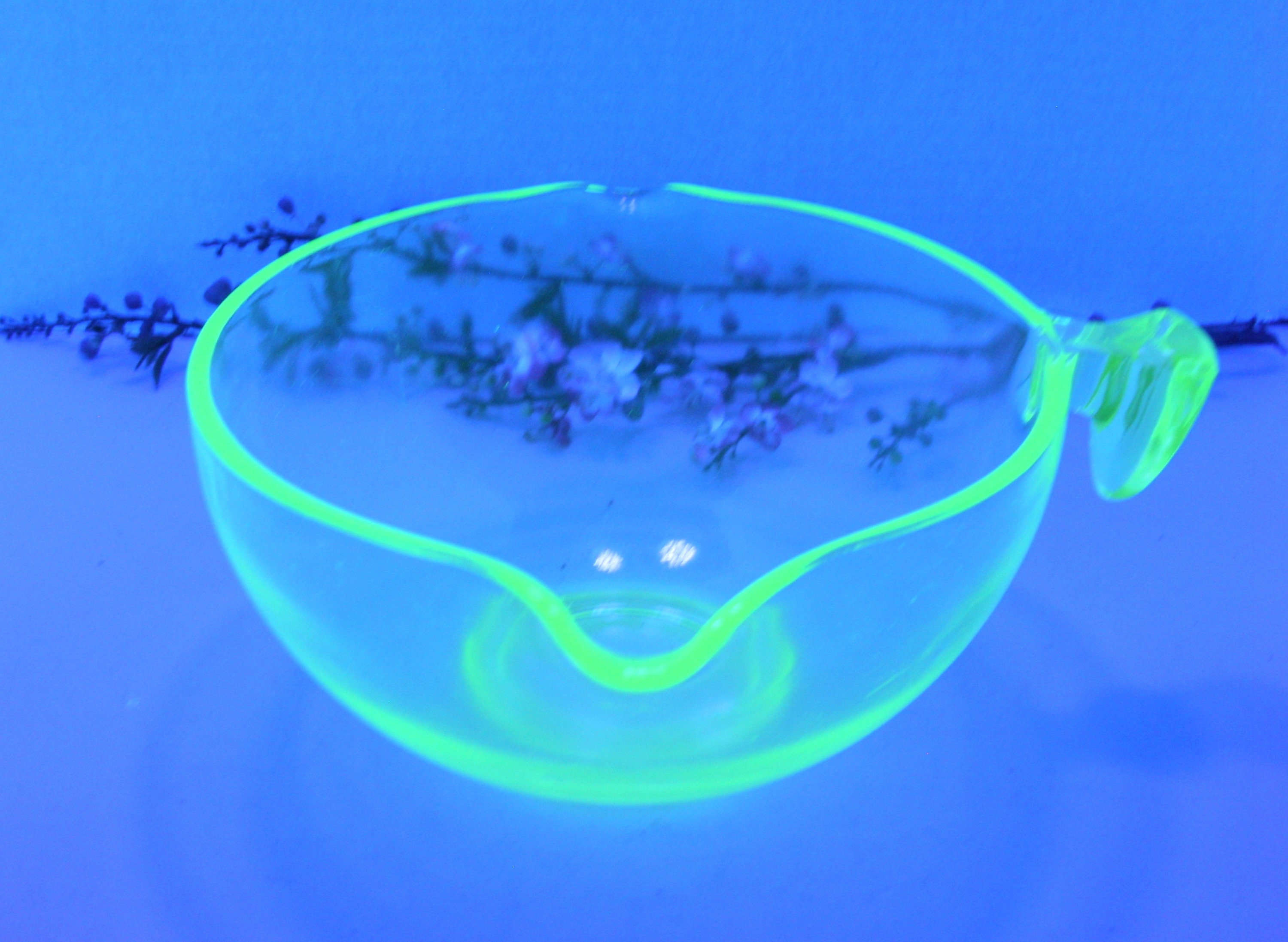 D & B Co Green Uranium Depression Glass 4 Cup Mixing Bowl