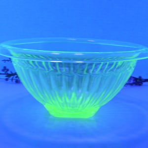 Hazel Atlas Green Depression Vaseline Uranium Glass Mixing or Serving Bowl Collectible Vintage Glass Bowl, Possibly Aurora Pattern, It Glows
