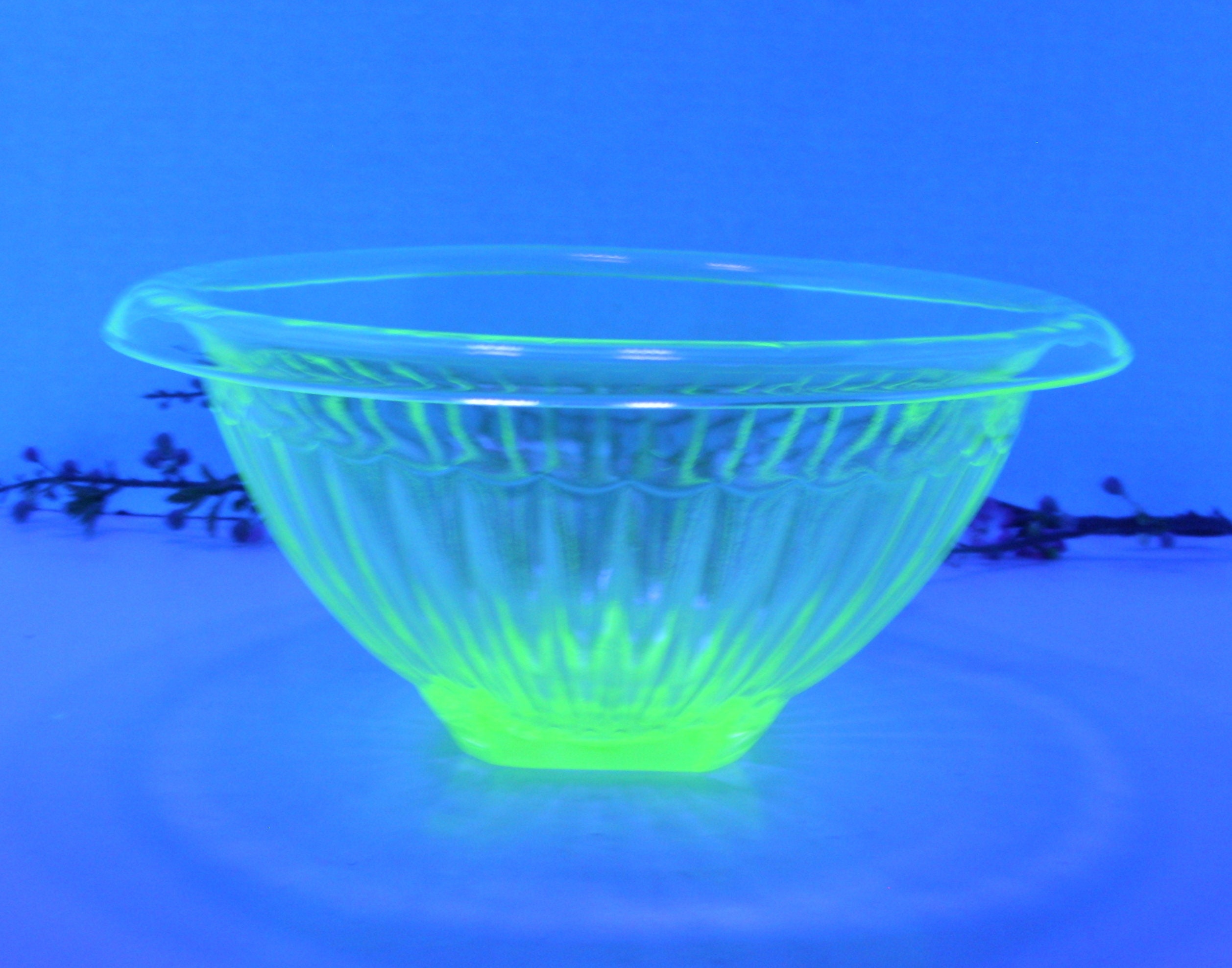 Hazel Atlas Uranium Glass 2 Cup Footed Mixing Bowl Handle & Pour
