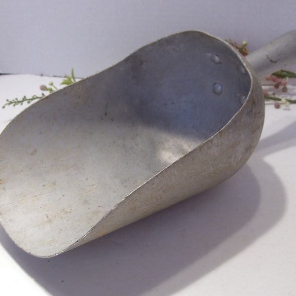 Galvanized Vintage Metal Feed Scoop Old Farmhouse, Rustic Cabin, Granny Chic, Garden Decor Utensil Gadget Tool Collectible Versatile Scoop