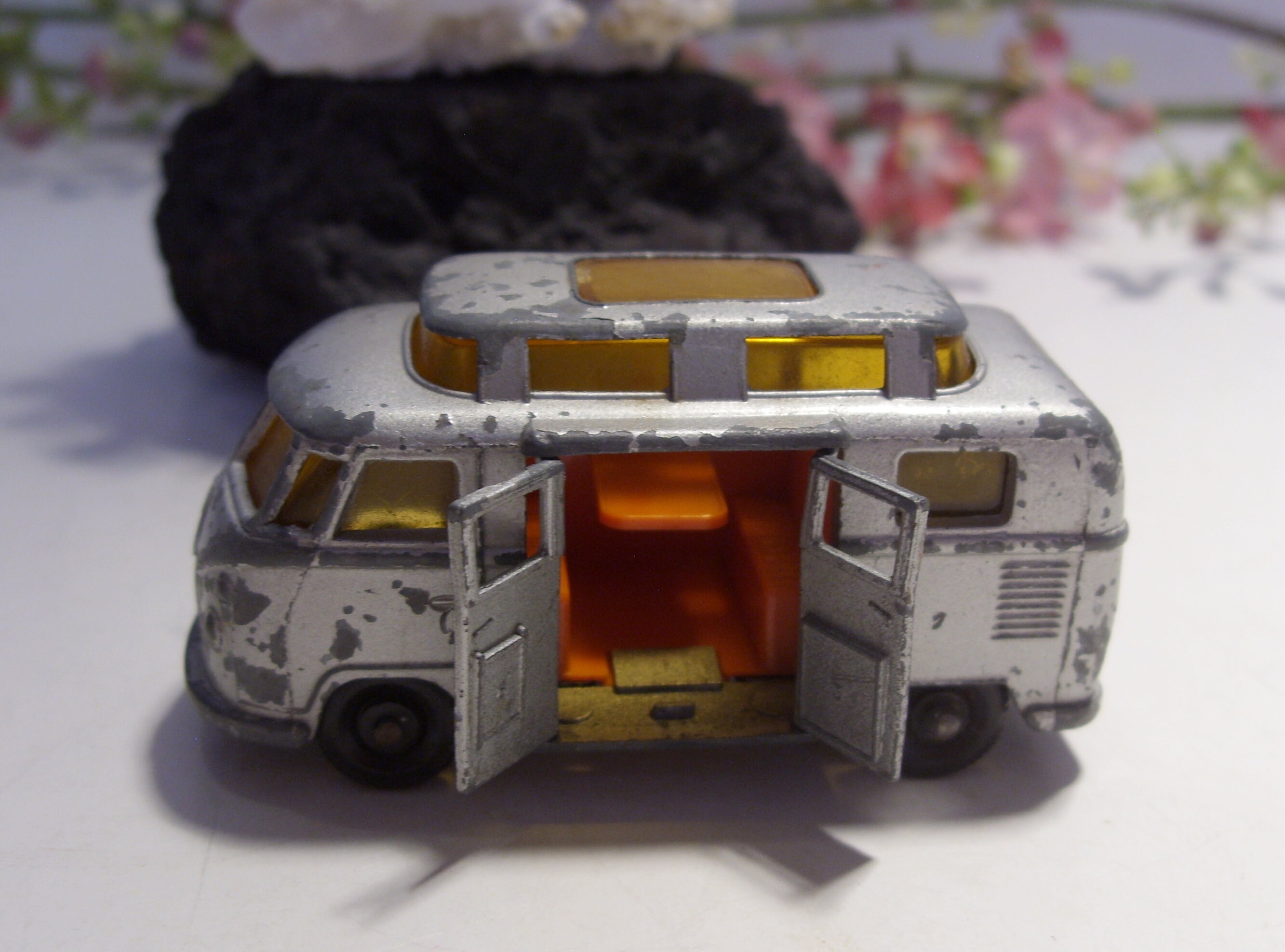 MIGNON Cute ! MATCHBOX LESNEY - VOLSKWAGEN CAMPER N° 34