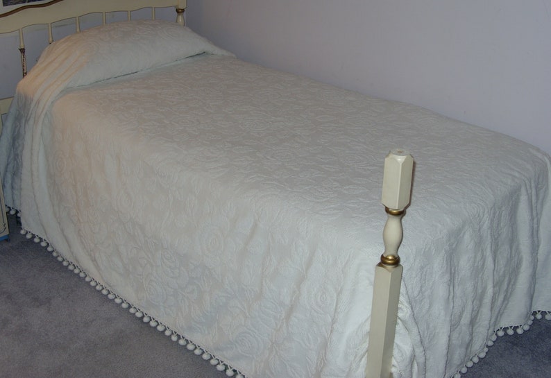 Fieldcrest Pair Of Twin White Cotton Chenille Bedspreads Vintage With Ball Fringe Rose Fl Design Summer Cottage
