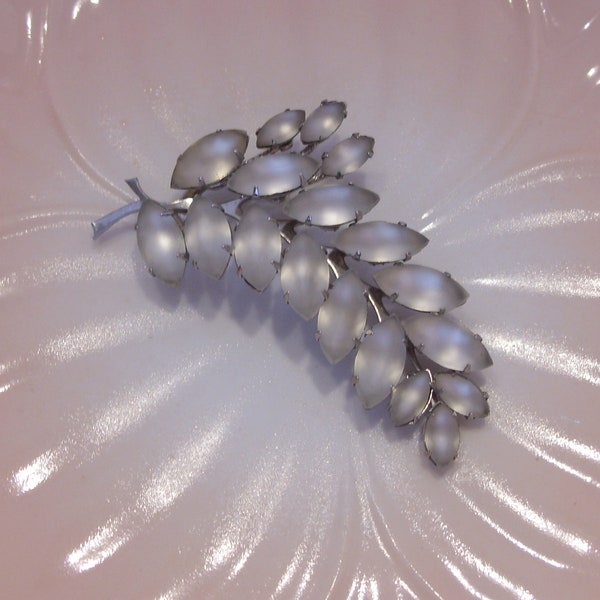 Vintage White Frosted Leaf Pin Brooch Prong Set in Silver Tone Metal, Beautiful Vintage Brooch Pin, Great Gift