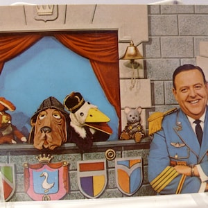 Carte postale souvenir du fan club de Garfield Goose et Frazier Thomas des années 60, émission télévisée pour enfants populaire de Chicagoland.  Résidus de ruban adhésif au dos